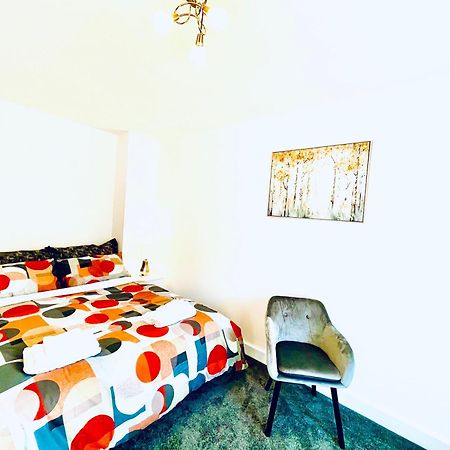 Апартаменти Modern Townhouse, Sleeps 4 With Parking Вейкфілд Екстер'єр фото