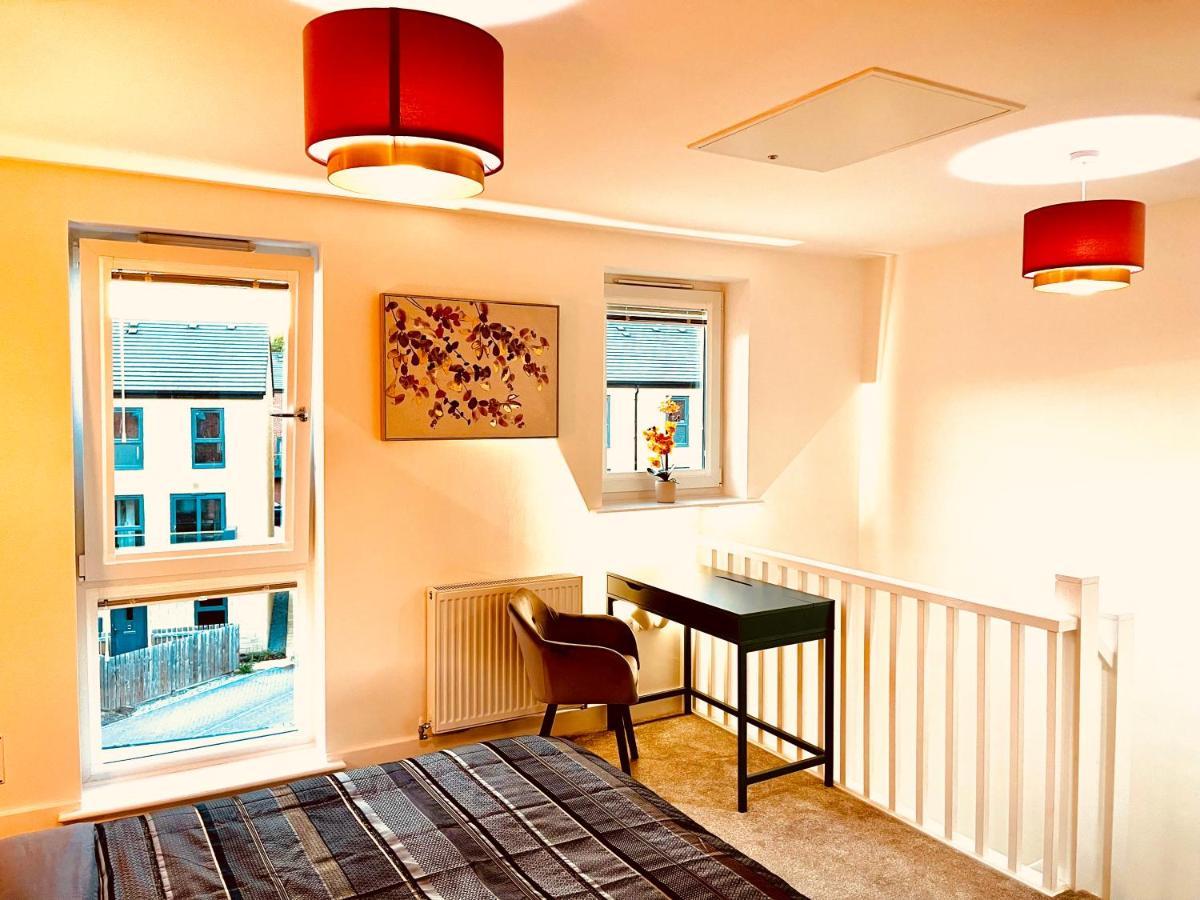 Апартаменти Modern Townhouse, Sleeps 4 With Parking Вейкфілд Екстер'єр фото