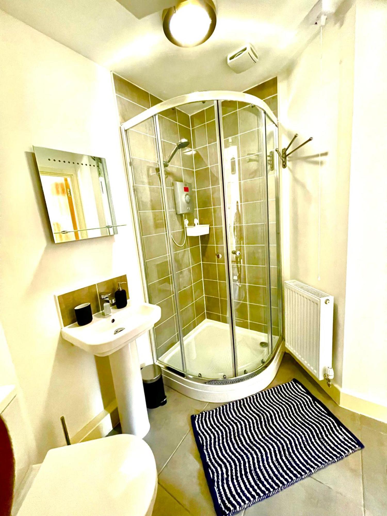 Апартаменти Modern Townhouse, Sleeps 4 With Parking Вейкфілд Екстер'єр фото